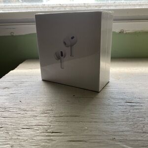 Wireless White Earbuds